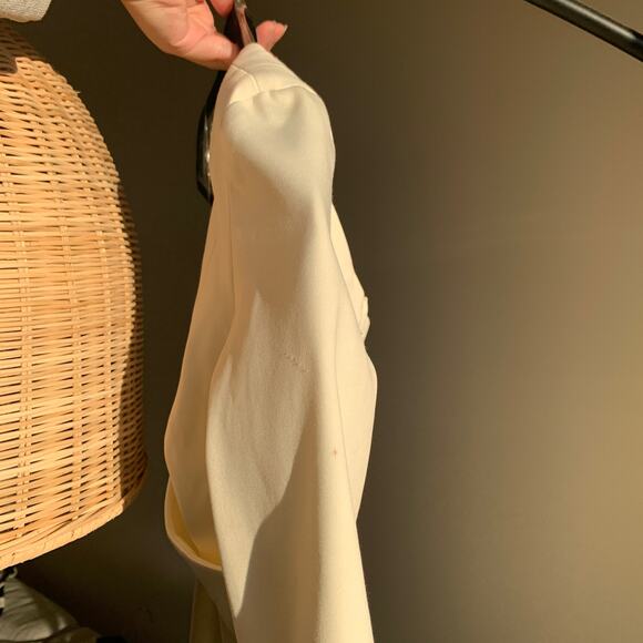 HOUSE OF CB White Tiffany Structured One Shoulder Sleeve Dress - Picture 4 of 14